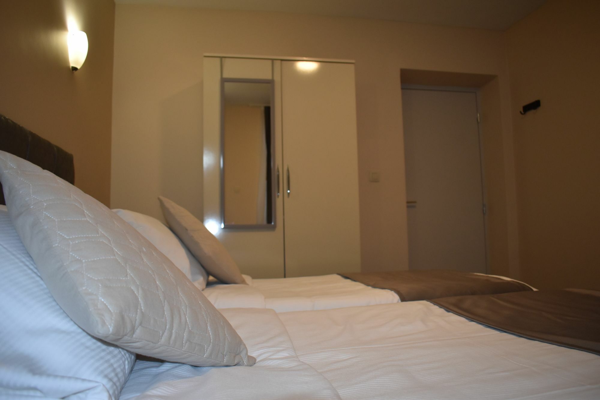 Hotel Meribel Saint-Josse-ten-Noode Екстер'єр фото